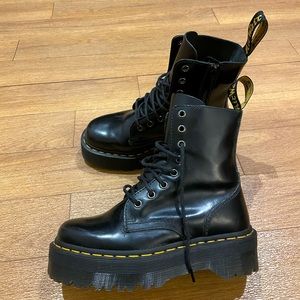 Women’s size 6 Dr. Marten’s Jadon boot in black